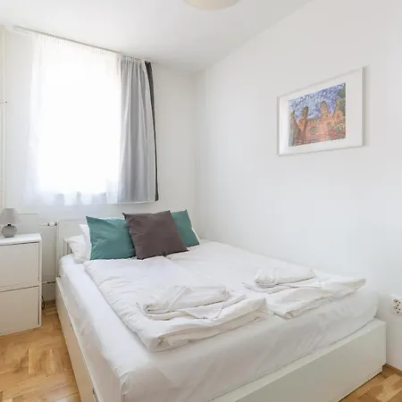 Apartment Cozy 3-bedroom In The Heart Of