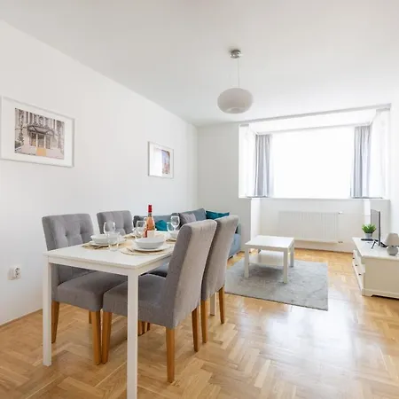 Cozy 3-bedroom In The Heart Of * Budapest