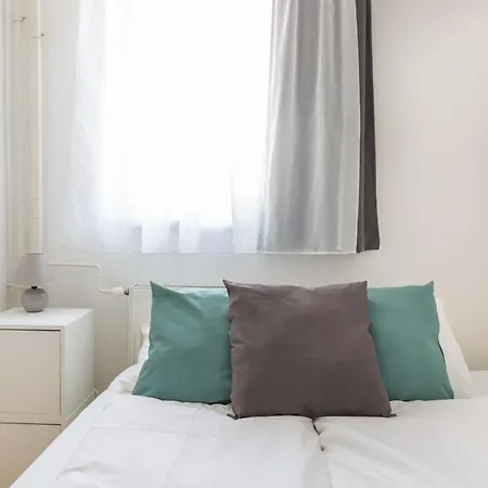 Apartment Cozy 3-bedroom In The Heart Of *