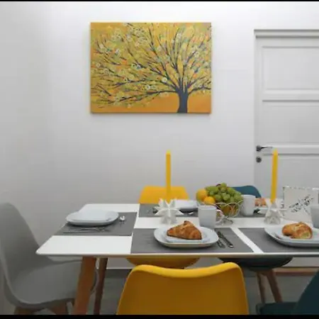 Apartment 3Bdr-2Bath-3Ac Design Apt, Central, Secured Parking, Quiet *