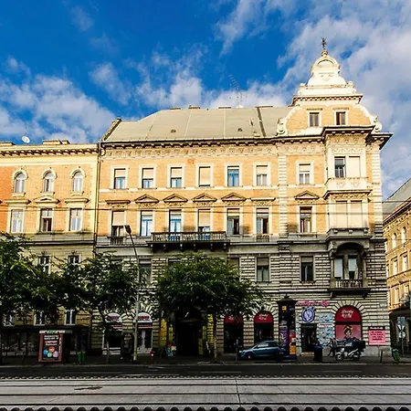 Apartment Cozy 2 Bedroom In Terez Boulevard.
