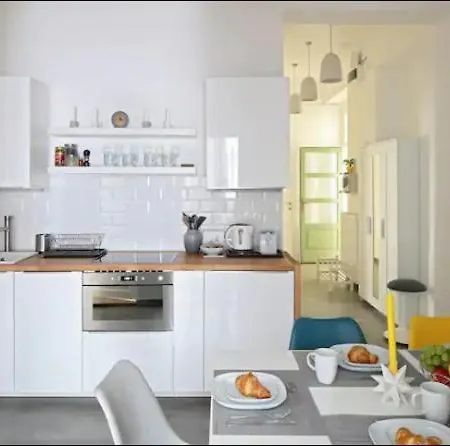 3Bdr-2Bath-3Ac Design Apt, Central, Secured Parking, Quiet * Budapest
