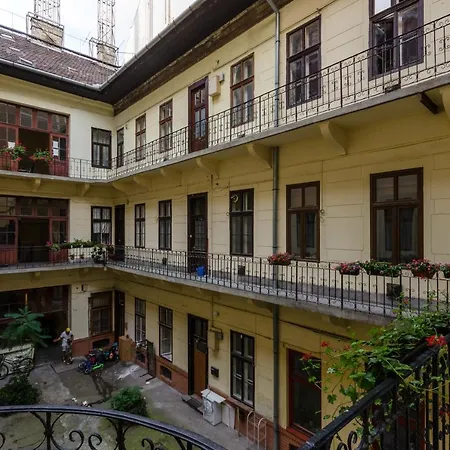 In Centre A16 Apartment