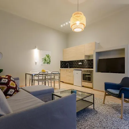 Apartment Deluxe In Party District. Ak2b