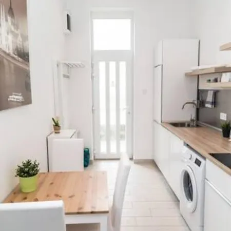 Hi-bp Sunny In The Heart Of Apartamento