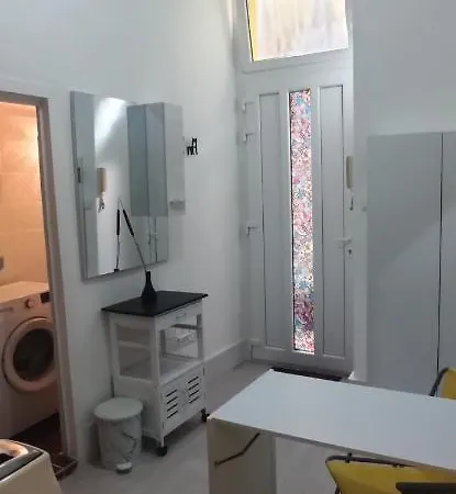 Simon Says Full Apartman In The Heart Of Apartment Budapest