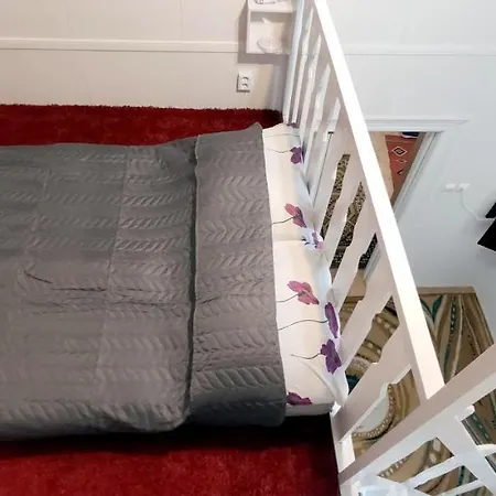 Simon Says Full Apartman In The Heart Of