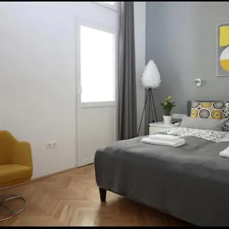 3Bdr-2Bath-3Ac Design Apt, Central, Secured Parking, Quiet * بودابست