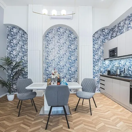 Luxury Gold 2 Bedroom Apartament