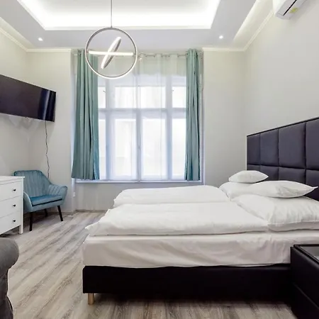 A Golden Star Modern Luxury And Appartamento