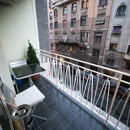 Apartamento Downtown With Balcony & Optional Garage & Restaurant In The Building Budapest