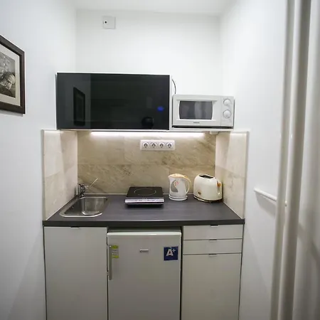 Apartamento Downtown With Balcony & Optional Garage & Restaurant In The Building