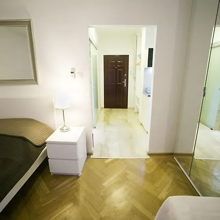 Downtown With Balcony & Optional Garage & Restaurant In The Building Apartamento *