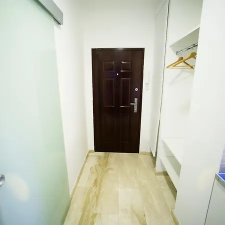 Apartamento Downtown With Balcony & Optional Garage & Restaurant In The Building *