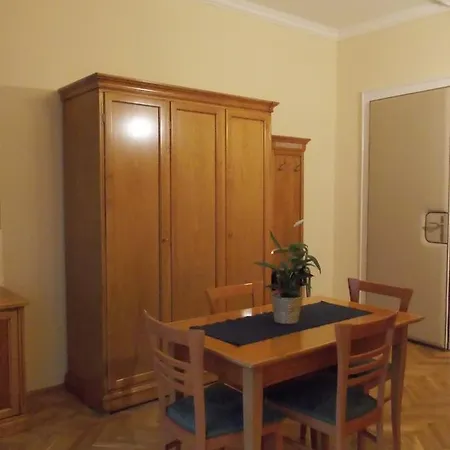 Flatneartocastlehill Apartment *
