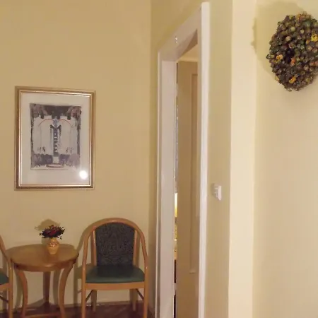 Flatneartocastlehill Apartment