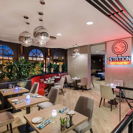 Mercure Castle Hill Отель
