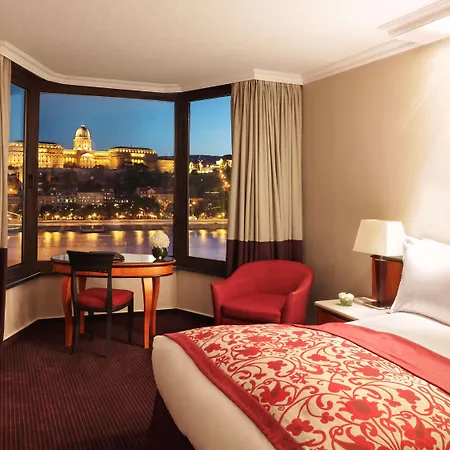מלון Sofitel Chain Bridge 5*