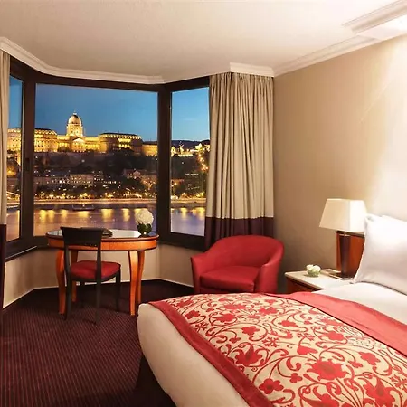 Sofitel Chain Bridge מלון 5*