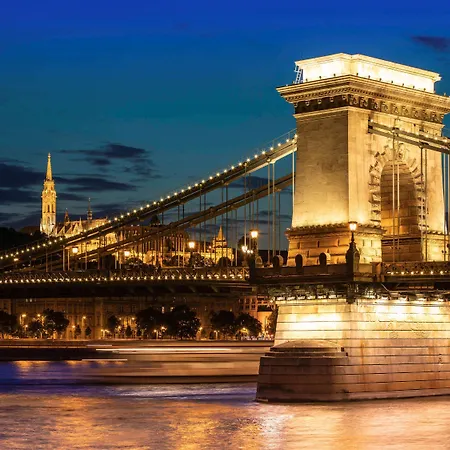 מלון Sofitel Chain Bridge 5*