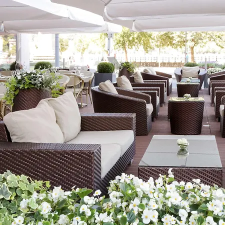 מלון Sofitel Chain Bridge