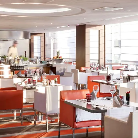 מלון Sofitel Chain Bridge 5*