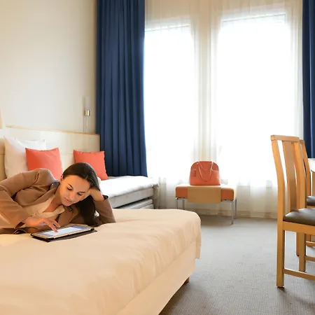 Otel Moevenpick Centre 4*