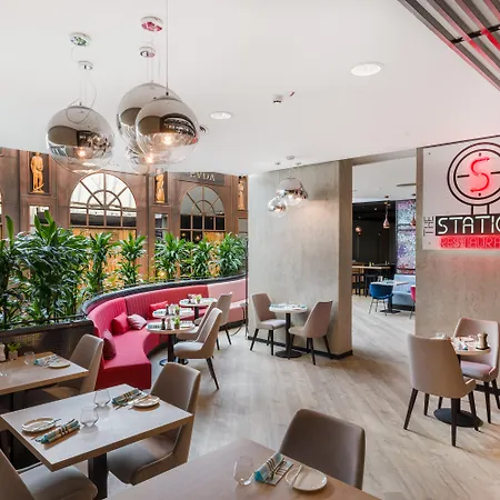 Mercure Castle Hill Отель