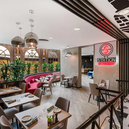Отель Mercure Castle Hill 4*