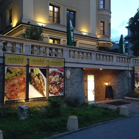 Gold Hotel