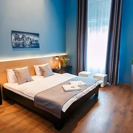 Full Moon 3* Budapest