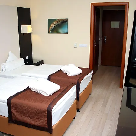 Hotel Lion's Garden 4*