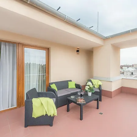 Corvin Plaza &
