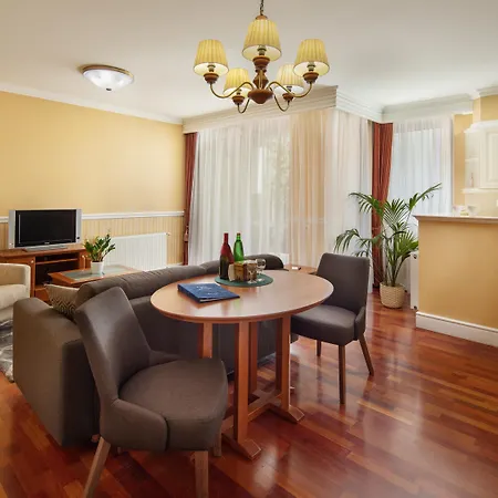 Otel Queen's Court & Budapeşte