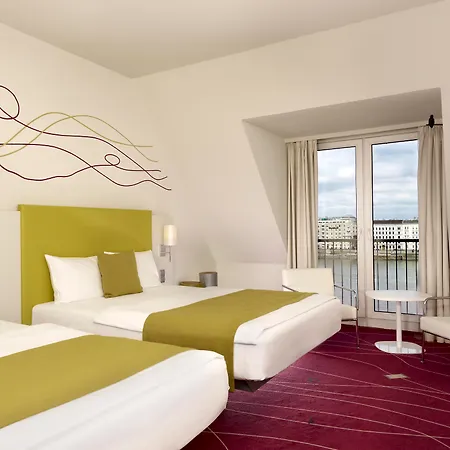 Park Plaza 4*