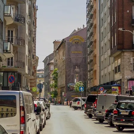 Bengt Kiraly Str. Appartamento *