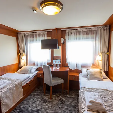 Grand Jules - Boat Botel 3*