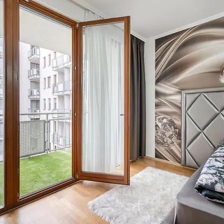 Apartment Penthouse Three Bedrooms, Three Balconies With Free Parking In Kiraly Street
