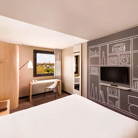 Ibis Castle Hill Hotel 3*