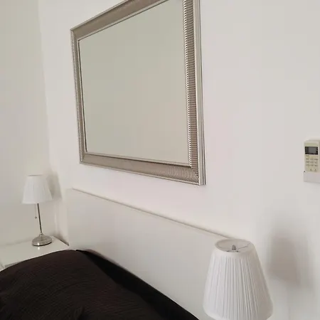 Apartamento Downtown With Balcony & Optional Garage & Restaurant In The Building