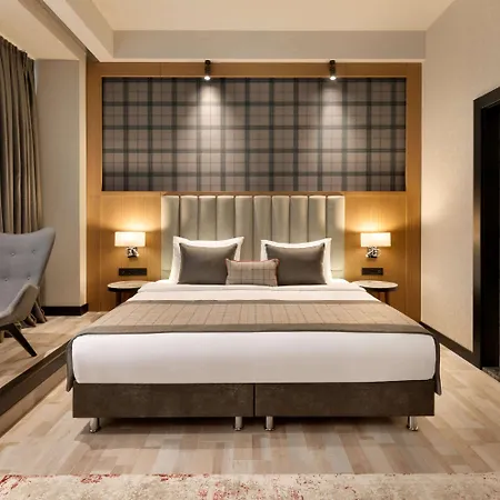 Hotel Ramada By Wyndham Center 4*