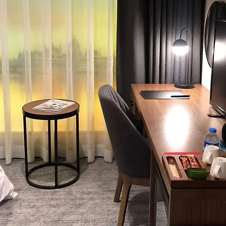 Hotel Ramada By Wyndham Center 4*