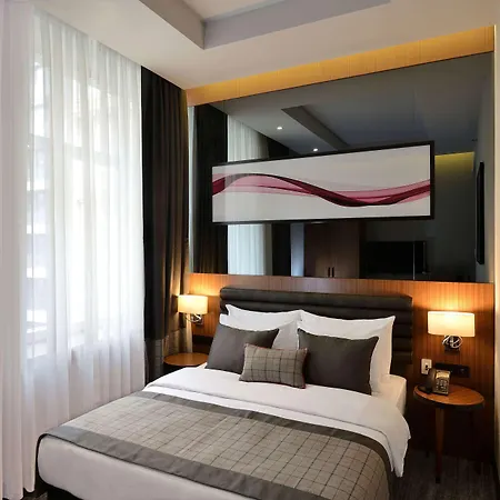 Hotel Ramada By Wyndham Center 4*