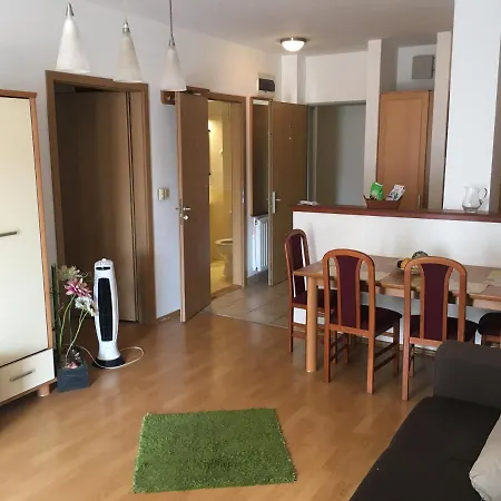 Apartment Break *