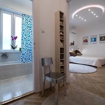 Gorgeous Flat Right Near The Center Apartmán *