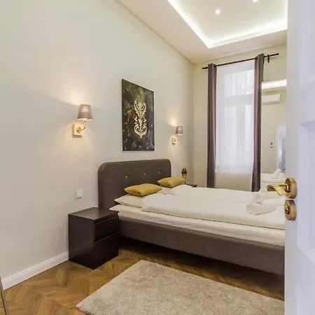 Appartamento Bengt Kiraly Str.