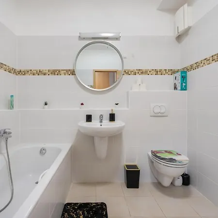 Penthouse Three Bedrooms, Three Balconies With Free Parking In Kiraly Street Apartment Budapest