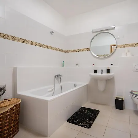Apartment Penthouse Three Bedrooms, Three Balconies With Free Parking In Kiraly Street *