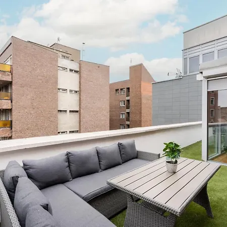 Penthouse Three Bedrooms, Three Balconies With Free Parking In Kiraly Street