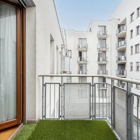 Penthouse Three Bedrooms, Three Balconies With Free Parking In Kiraly Street Apartment Budapest